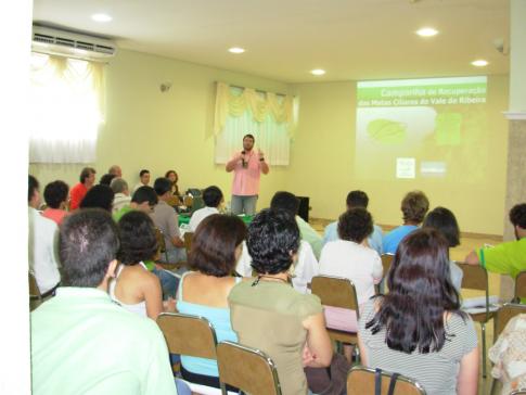 Mais de cem pessoas fizeram o primeiro seminário regional